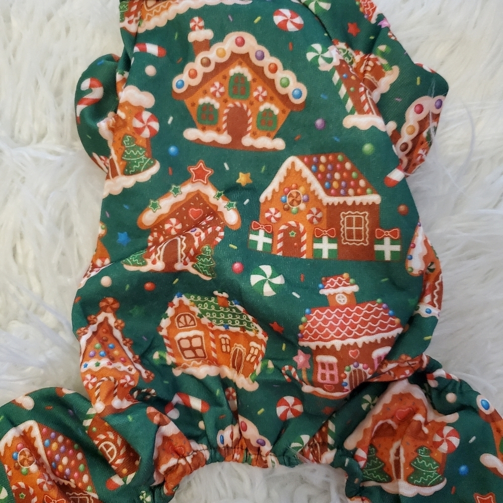 🇺🇸NWOT Gingerbread House Pet Pajamas /Outfit Size Small - Picture 3 of 3